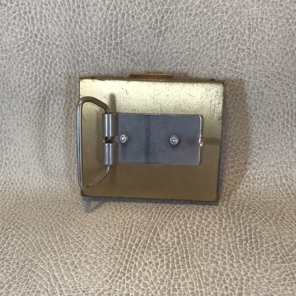 Vintage Belt Buckle Compact - Picture 3 of 3